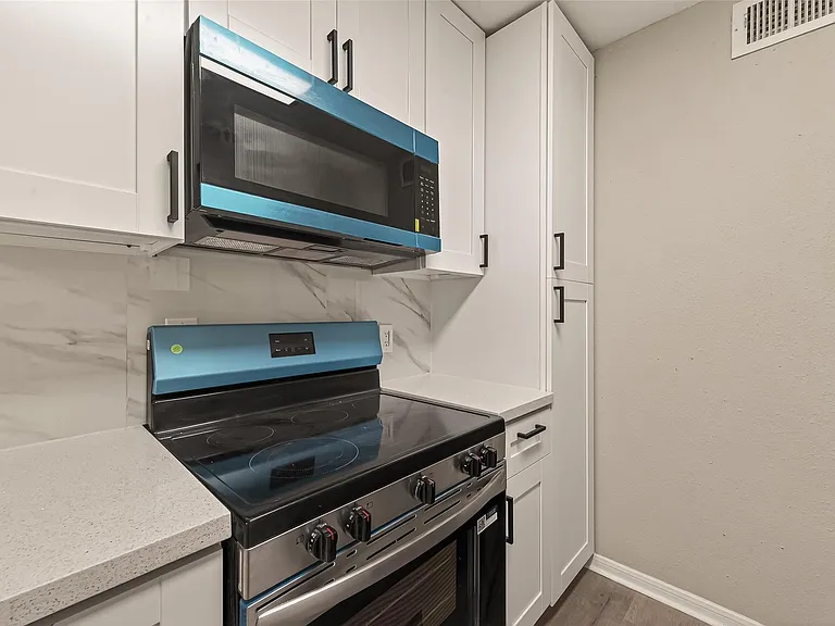 1860 White Oak Dr #311 — Photo 14
