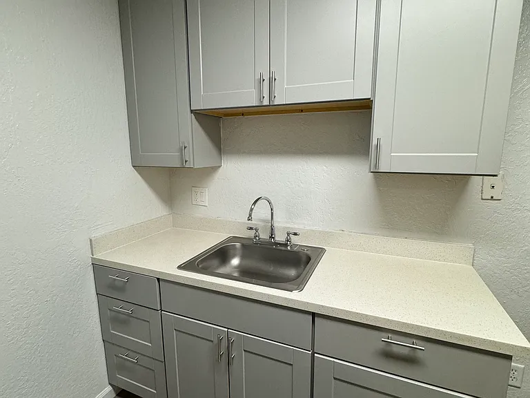 165 4th St #3 — Photo 6