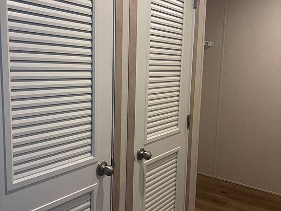 4th image of 275 S Lincoln St #33