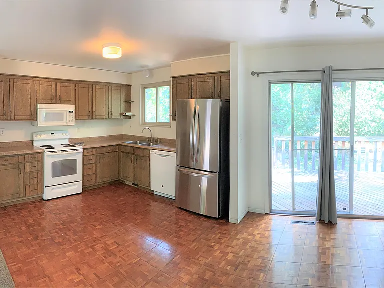 104 East St — Photo 3
