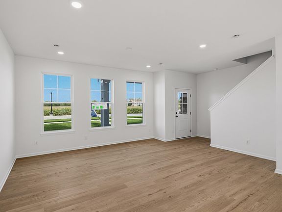 4th image of 1603 Parkside Ln #G