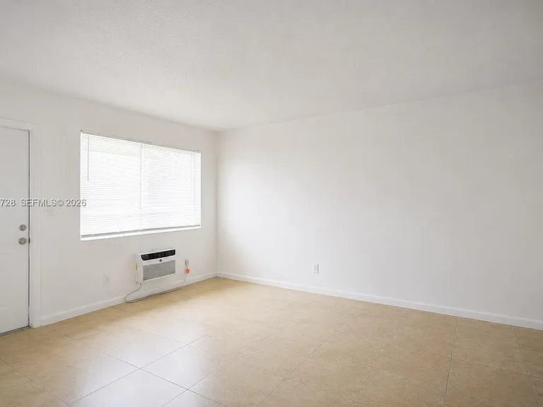 932 Moffett St #3 — Photo 3