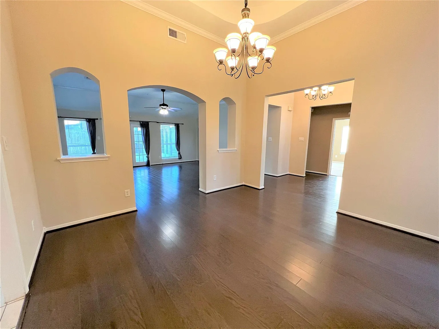 4 bed, 2.5 bath, 2582 sqft, $2,480 — Photo 4
