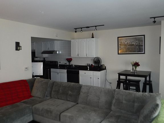 2nd image of 120 S Grove Ave