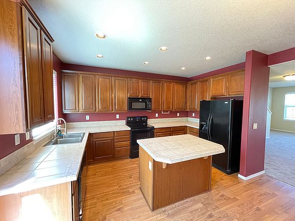 3rd image of 4864 SE Lone Oak St