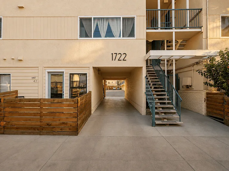 Oak Haus — Photo 2