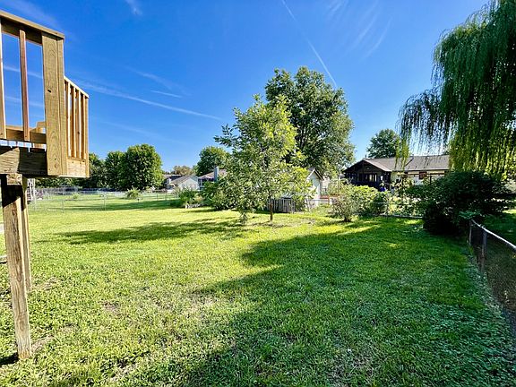 5th image of 905 SW Foxtail Dr