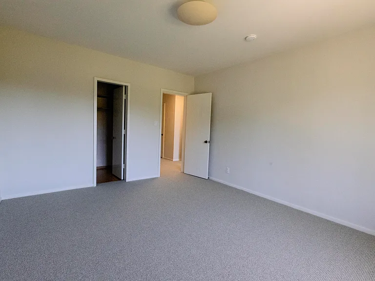 44 Bayview Ave — Photo 27