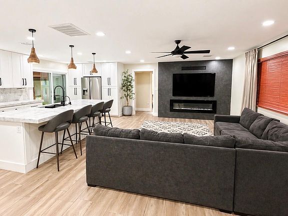 3rd image of 1237 E Riviera Dr