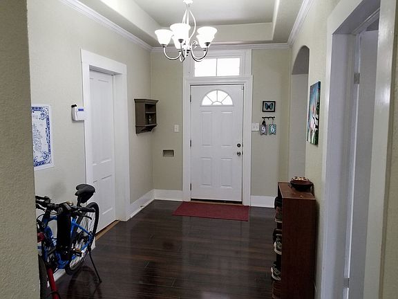 3rd image of 1117 Delaware St