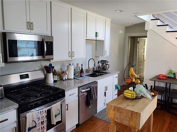 3rd image of 8142 Freret St
