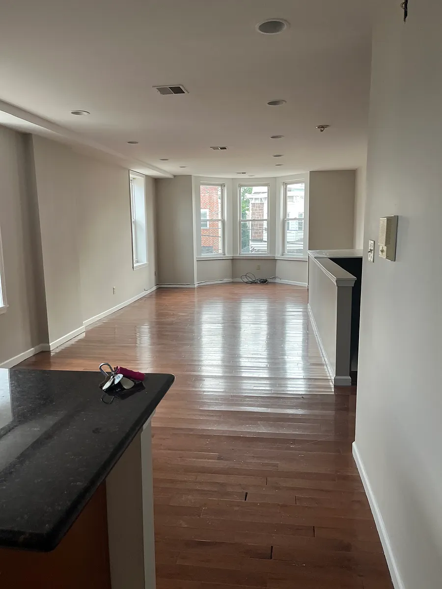 Building Photo - 667 N 34th St #2