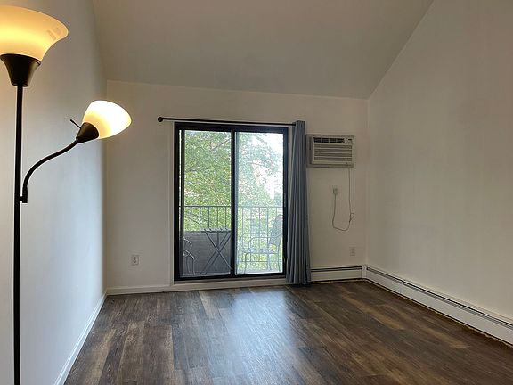 4th image of 3560 Netherland Ave #2B