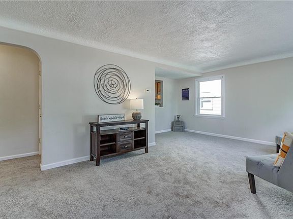 4th image of 6960 Greenleaf Ave