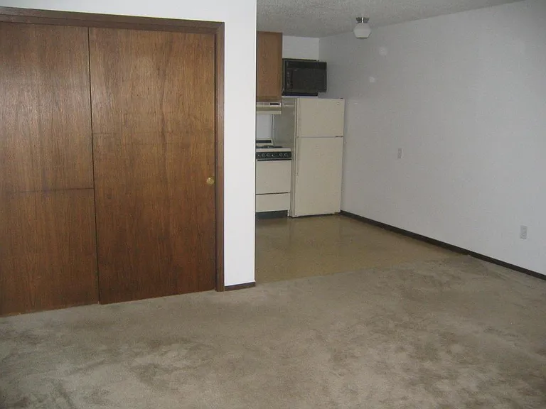 832 Oakcrest St #8 — Photo 2