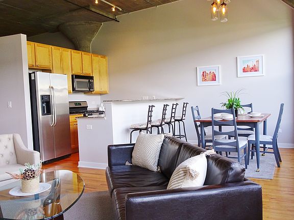 4th image of 1071 W 15th St Unit 350