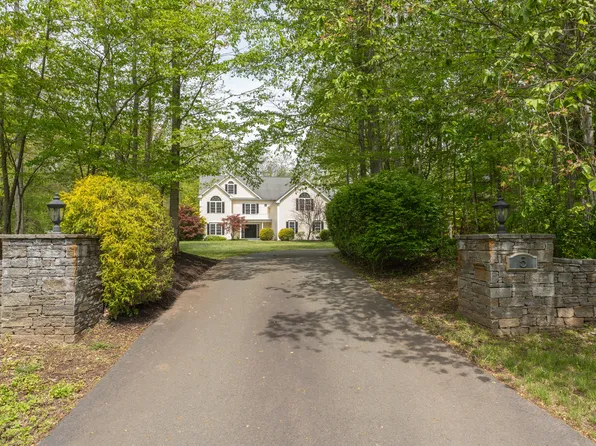 5 Chestnut Grove, Guilford, CT 06437