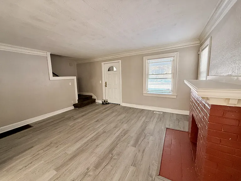 5524 Woodland Ave — Photo 2