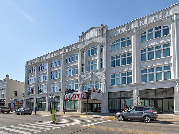 Lloyd House apartments