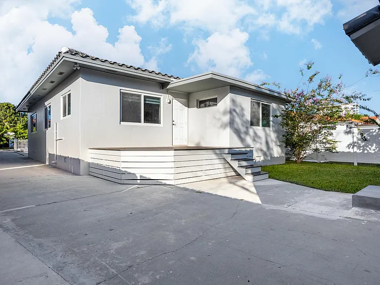 440 SW 21st Rd — Photo 24