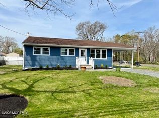28 Gem Ave, Toms River, NJ 08755