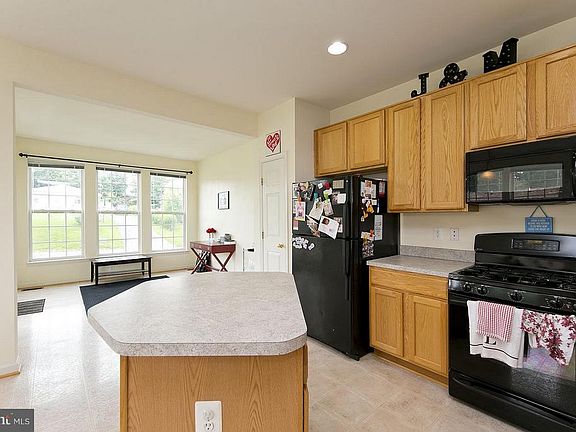 3rd image of 160 Pittman Ct