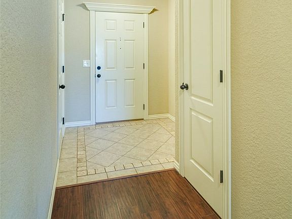 3rd image of 2605 Indian Oaks Dr
