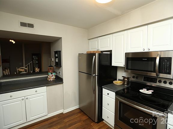 3rd image of 3509 Colony Crossing Dr