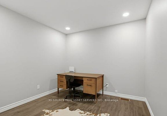 5th image of 35 Loraine Ave