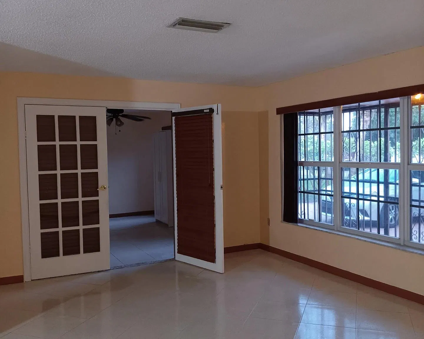 8837 N Crescent Dr — Photo 3