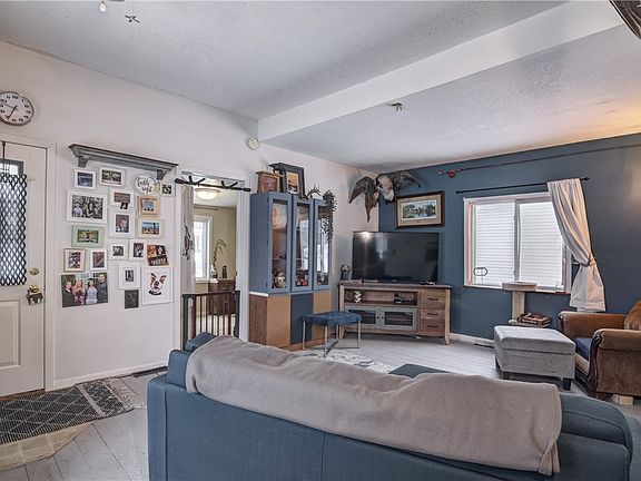 5th image of 137 W 6th Street #2