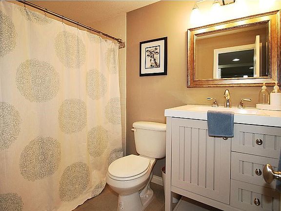 Lower level full bath