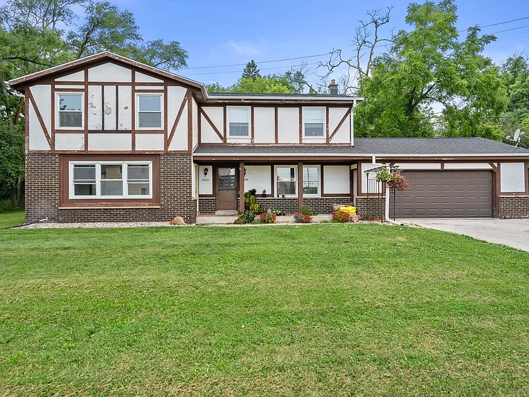 11208 W Forest Home Ave #11210 — Photo 1