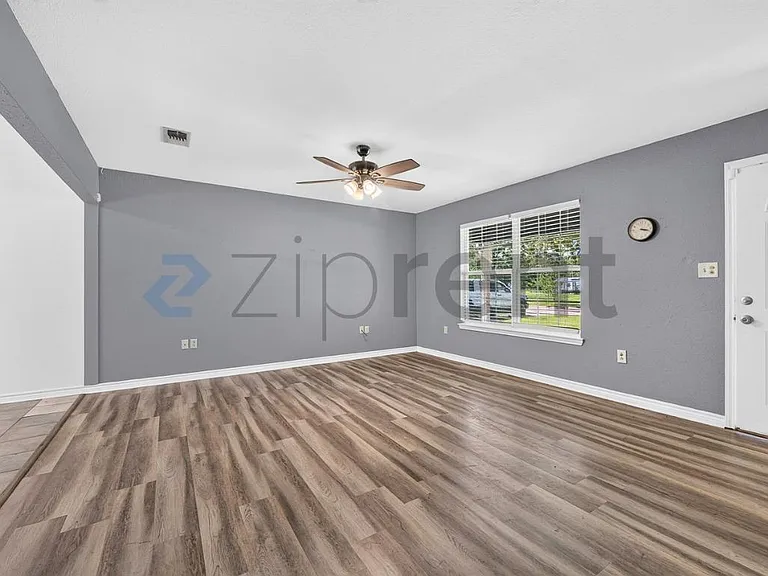 940 Chase St — Photo 8