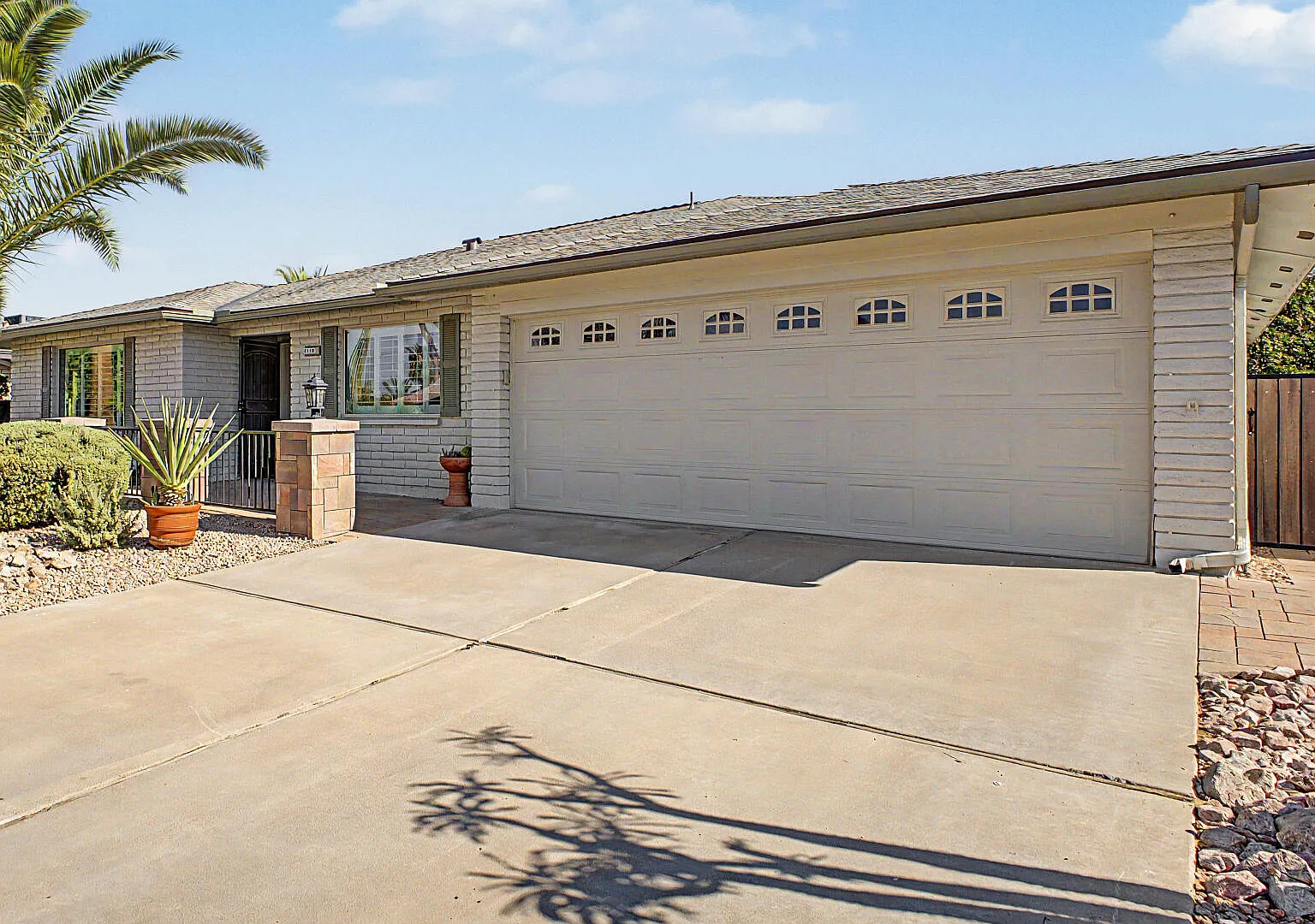 2 bed, 2.0 bath, 2087 sqft, $3,400 — Photo 4