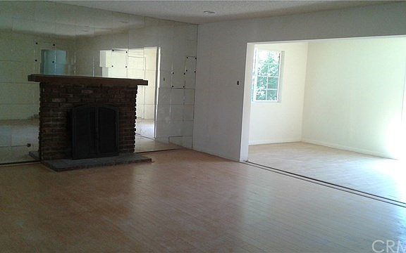 4th image of 2133 Larchmont St