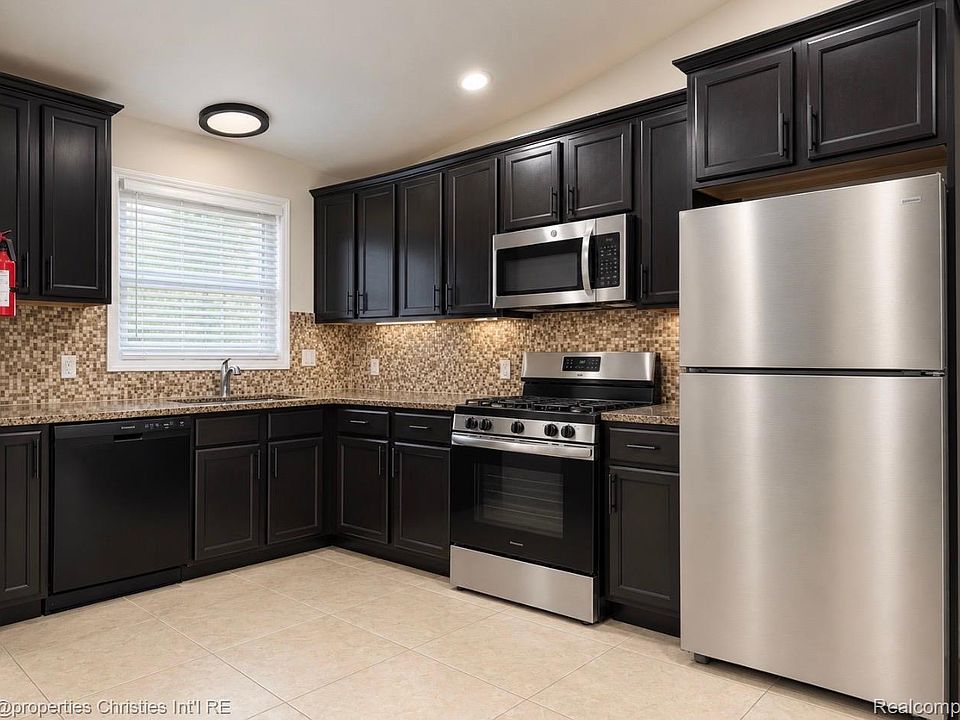 15321 Joan St, photo 3