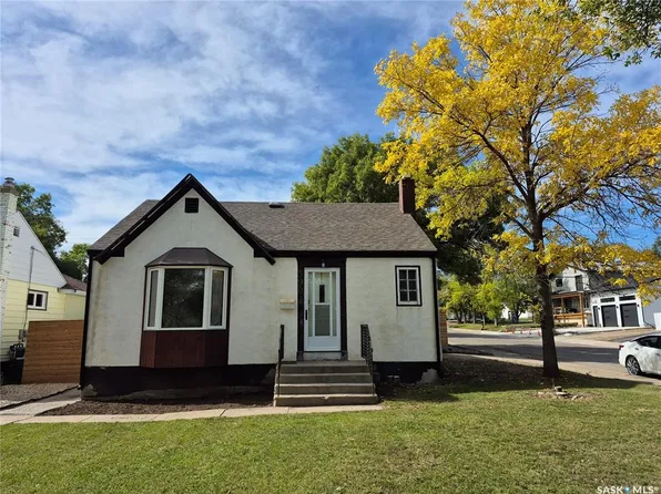 390 6th AVENUE NW, Swift Current, SK S9H 0Y1