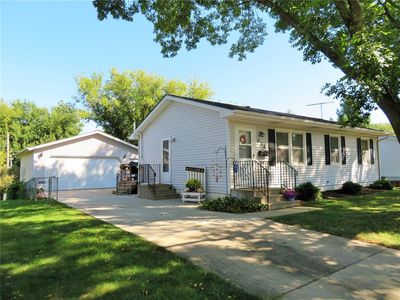 874 Krumboltz Dr, Marion, IA, 52302