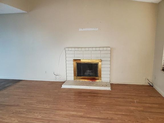 3rd image of 1152 Broadway Ave