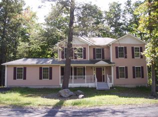 1074 Upper Ridge View Dr, East Stroudsburg, PA 18302