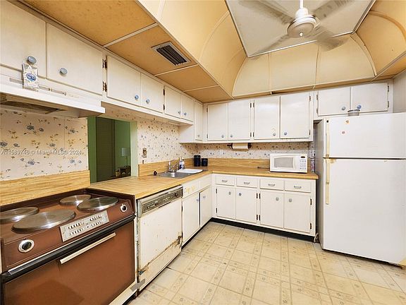 2nd image of 9175 SW 77th Ave APT 205