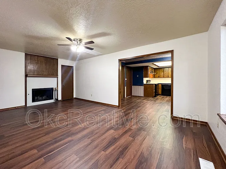 6801 Chisholm Ct — Photo 5