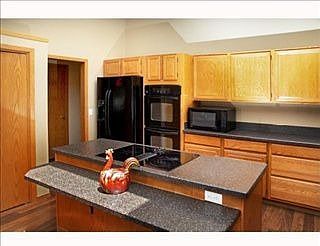 4th image of 21 Stanford Ct