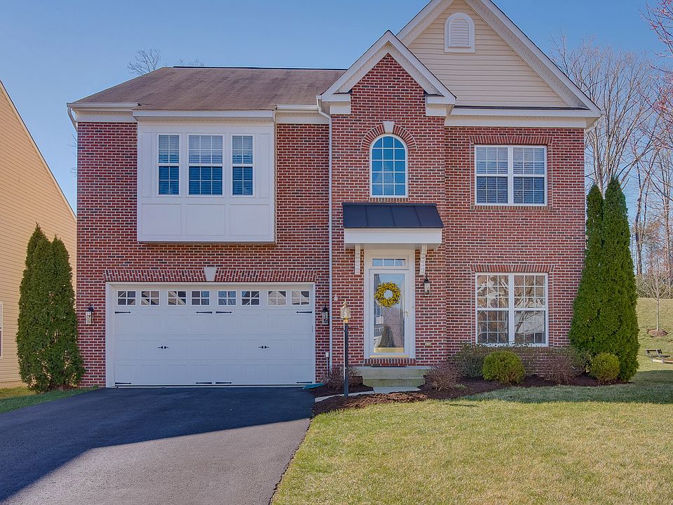 1st image of 139 Carriage Hill Dr