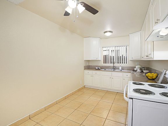 4th image of 15735-15743 Eucalyptus Ave #18