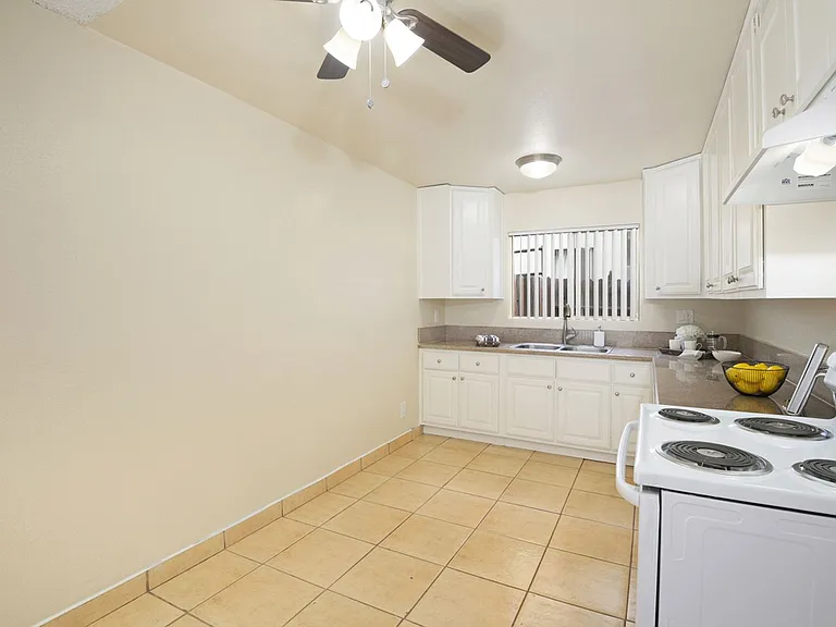 15735-15743 Eucalyptus Ave — Photo 5