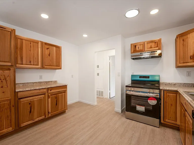 11629 Madison St — Photo 8