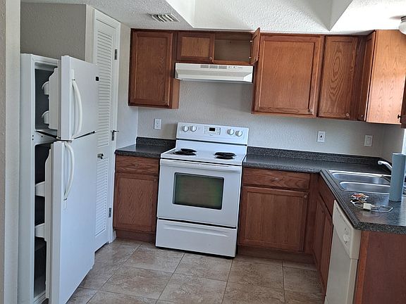 3rd image of 165 Beaty Ct #165