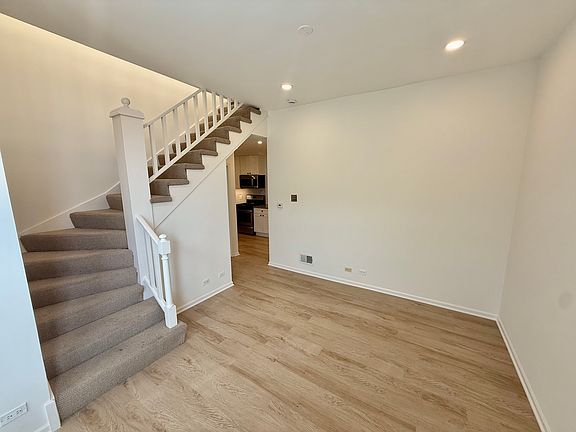 4th image of 935 W Armitage Ave APT 3B